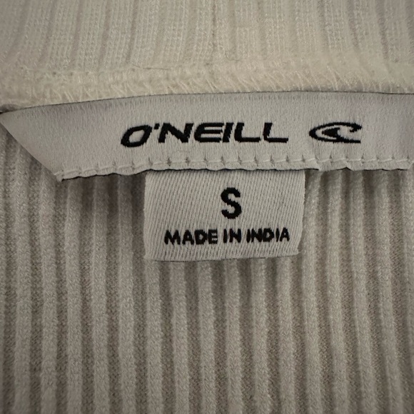 "Sporty & Sexy: The Neil Women's Top" - Picture 2 of 3